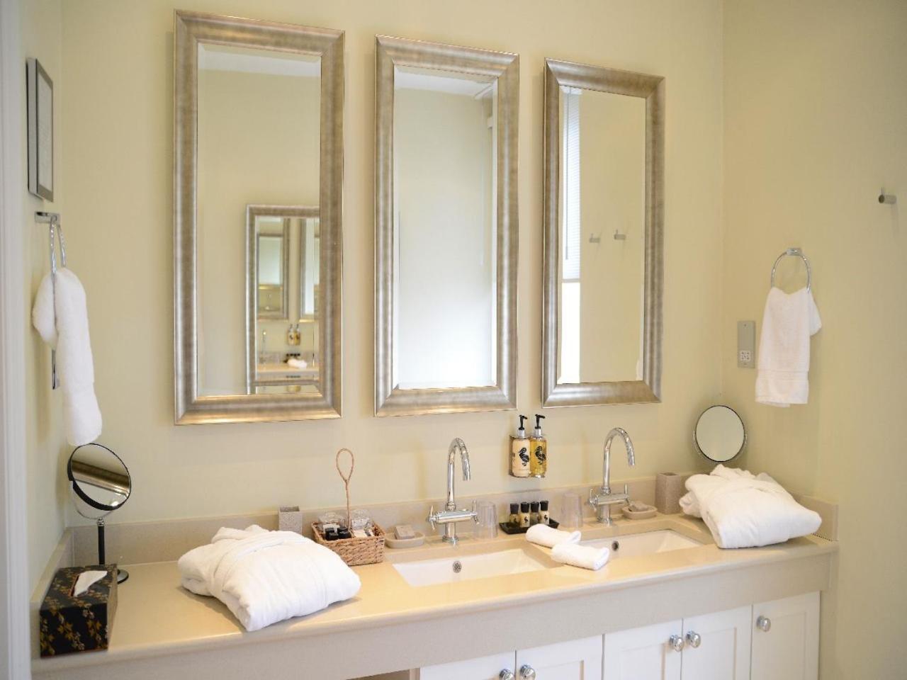 Bed and Breakfast Gilbey'S Bar, Restaurant & Townhouse Виндзор Номер фото